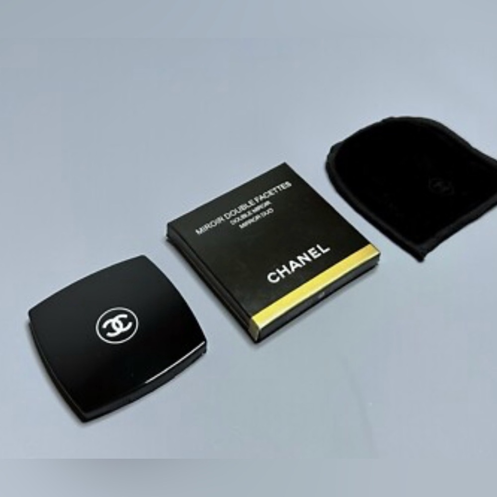 CHANEL Compact Double Facet Makeup Mirror in Black